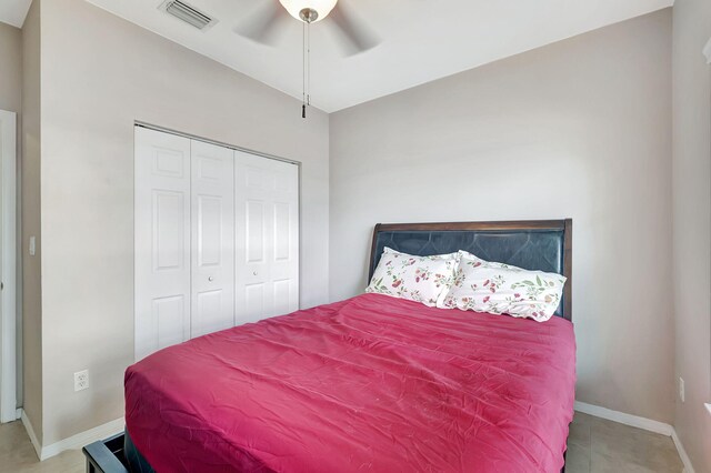 bedroom featuring a closet and ceiling fan