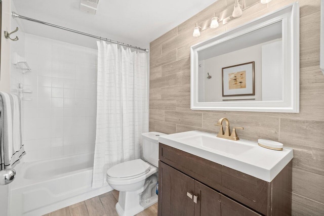 127 Yacht Club Way Unit 206, Hypoluxo, FL 33462 - bathroom with tile walls, toilet, visible vents, vanity, and shower / bath combo