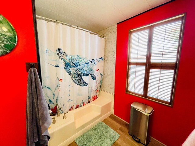 bathroom featuring shower / tub combo