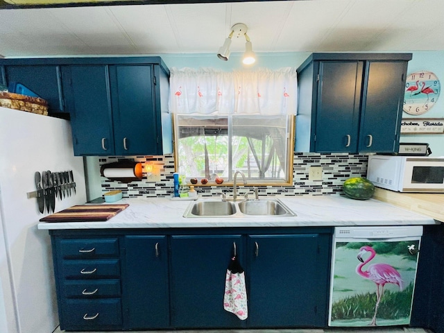 kitchen featuring sink, blue cabinetry, white appliances, and backsplash