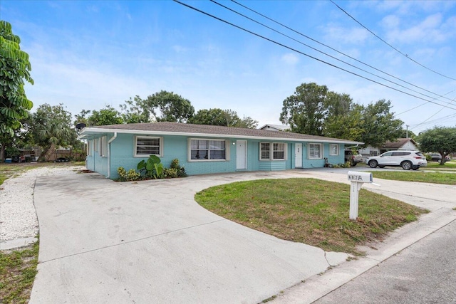 single story home featuring a front lawn