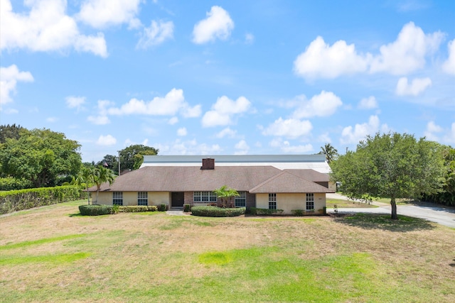 ranch-style home featuring a front yard