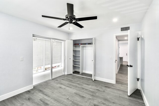 unfurnished bedroom with light wood-type flooring, a closet, and ceiling fan