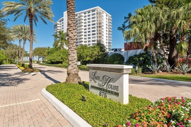 view of community / neighborhood sign