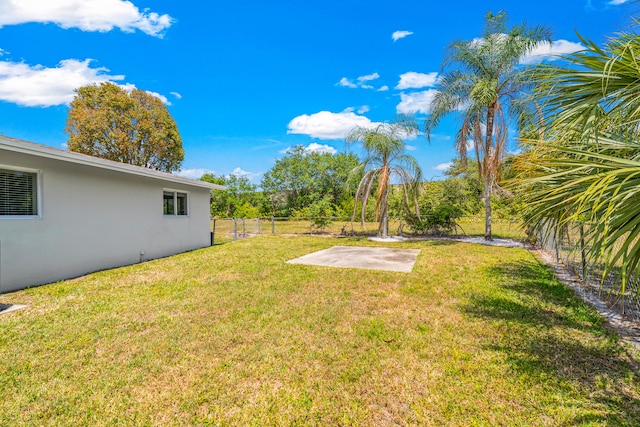 view of yard featuring a patio