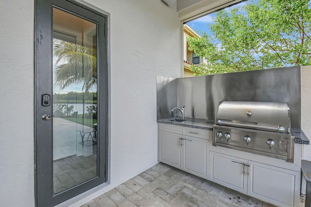 view of patio featuring area for grilling and an outdoor kitchen