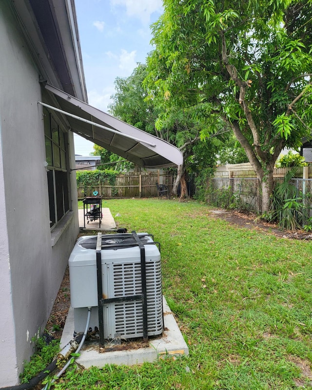 view of yard featuring cooling unit