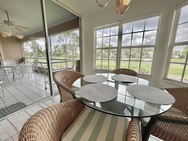 sunroom with ceiling fan