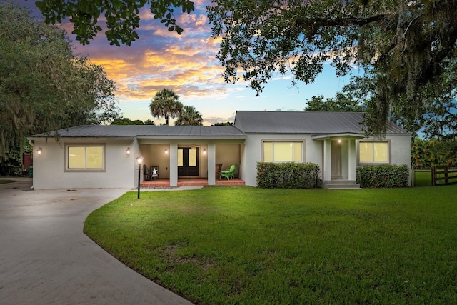 view of front of home featuring a lawn