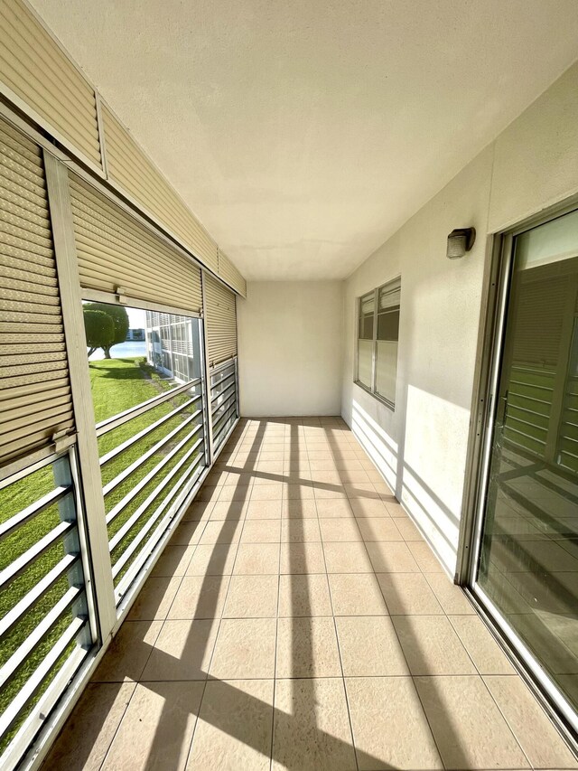 empty room featuring ceiling fan, light hardwood / wood-style floors, and a textured ceiling