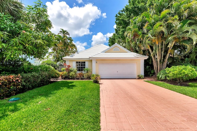 view of front facade featuring a front yard and a garage