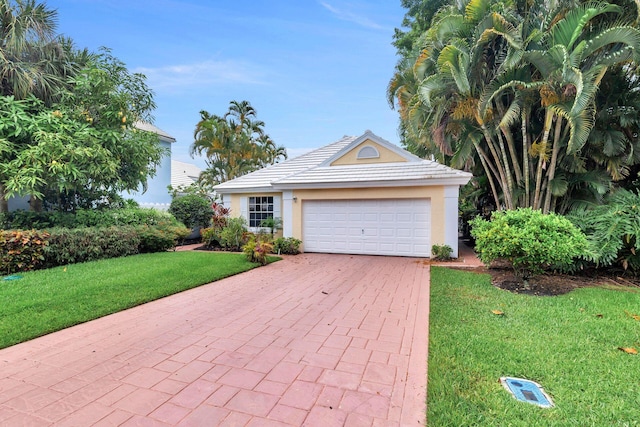 view of front of property with a front yard