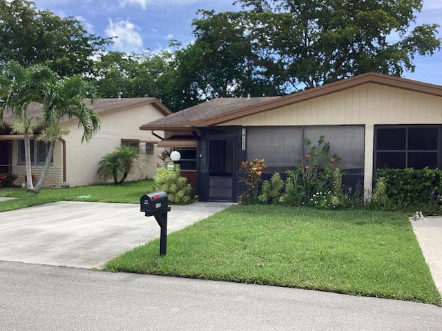 view of front of property with a front yard