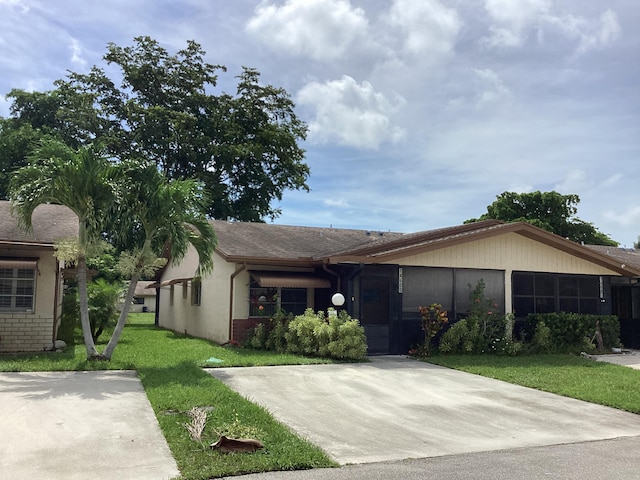 view of front of property with a front lawn