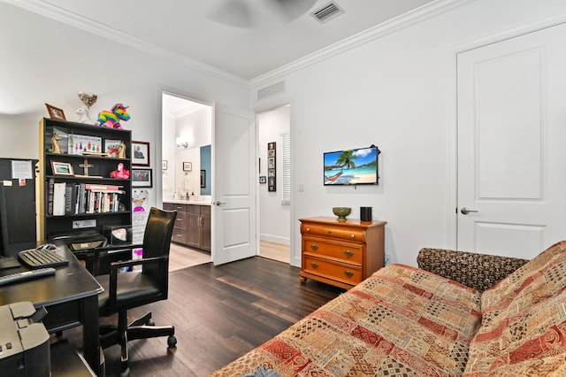 interior space featuring sink, ornamental molding, light hardwood / wood-style floors, and ceiling fan