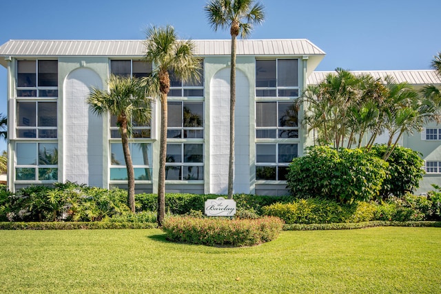 view of building exterior