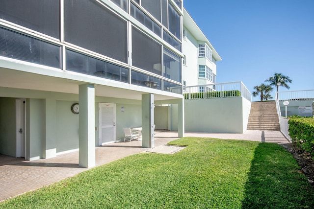 view of yard featuring a patio