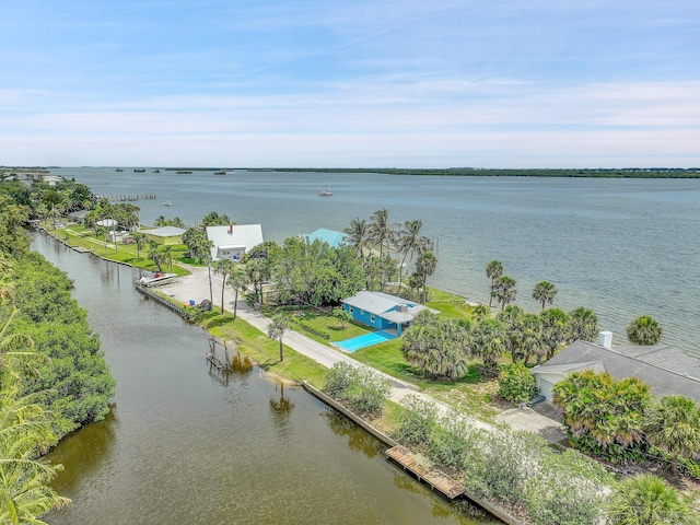 bird's eye view with a water view