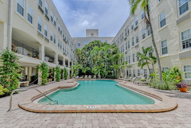 view of swimming pool