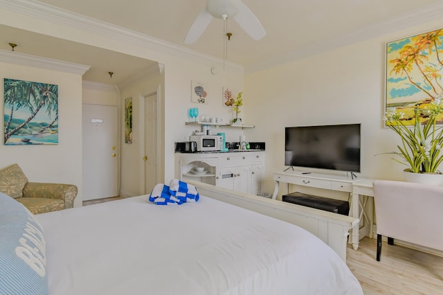 bedroom featuring ceiling fan, crown molding, and light hardwood / wood-style flooring