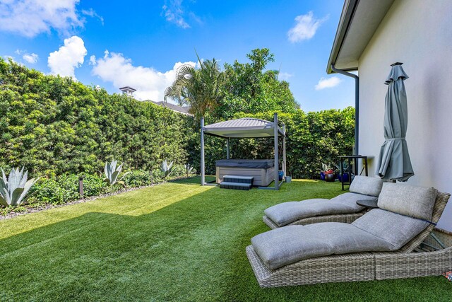 view of yard featuring a hot tub