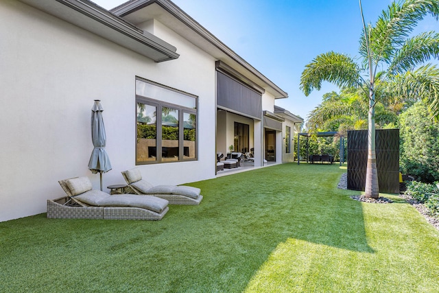 view of yard featuring a patio