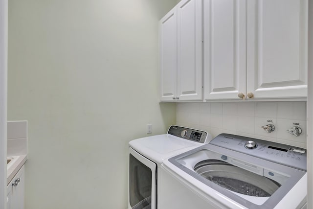 laundry room with cabinets and independent washer and dryer