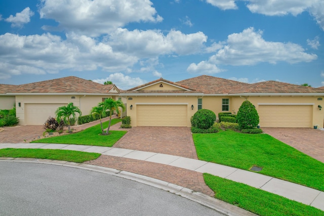 view of front facade with a garage and a front yard