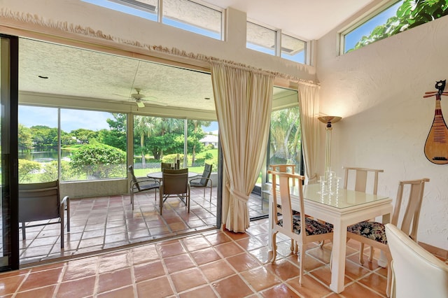 sunroom / solarium with ceiling fan