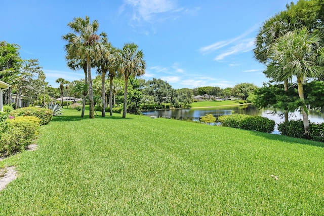 view of yard featuring a water view