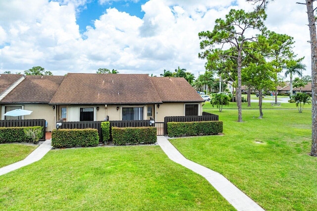 view of front facade with a front lawn