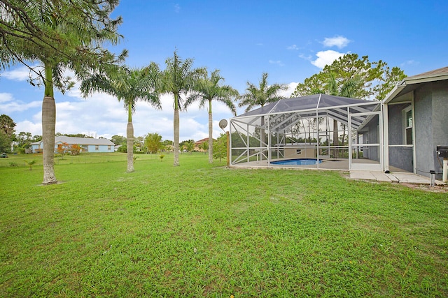 view of yard with a lanai