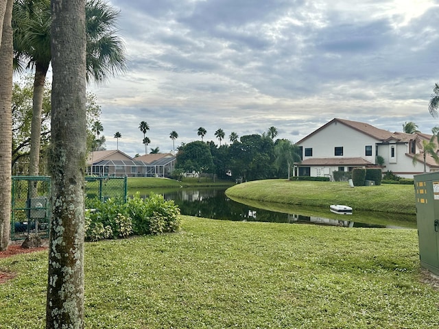 view of yard featuring a water view