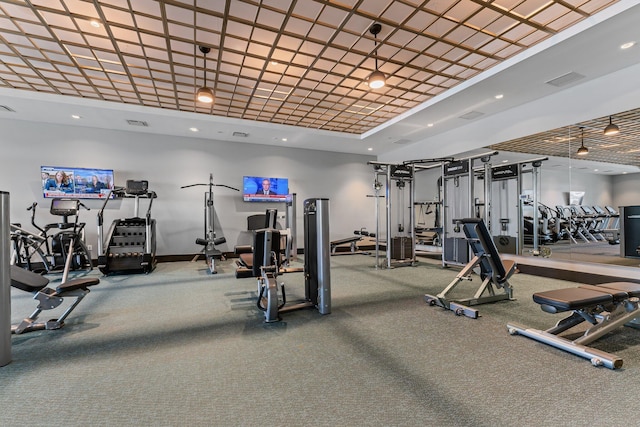 exercise room with recessed lighting, visible vents, and baseboards