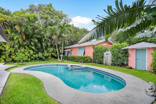 view of pool featuring an outdoor structure and a yard