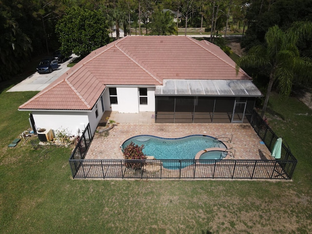 view of swimming pool with a lawn