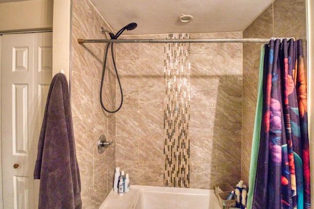 bathroom featuring shower / bath combo