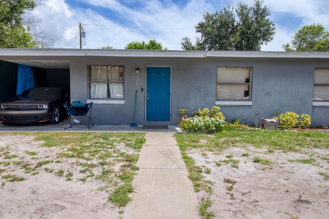 view of front of property featuring a carport