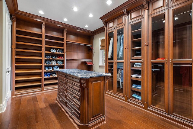 walk in closet with dark hardwood / wood-style floors