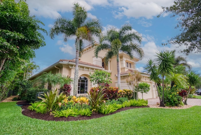 view of front of house with a front yard