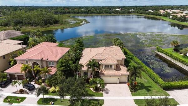 bird's eye view featuring a water view