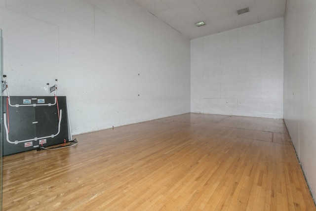 unfurnished room with light hardwood / wood-style floors