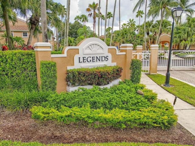 view of community / neighborhood sign