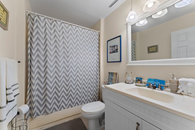 bathroom featuring a shower with shower curtain, vanity, and toilet