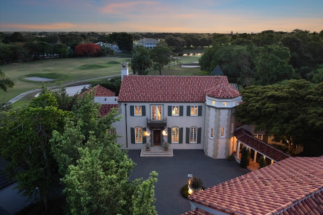 view of aerial view at dusk