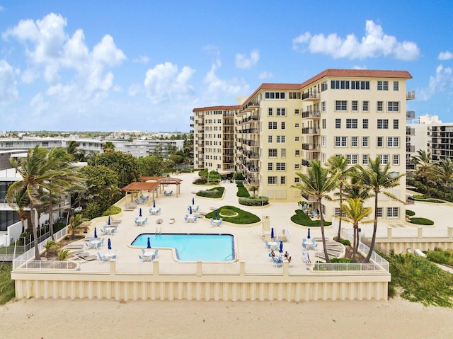 view of swimming pool