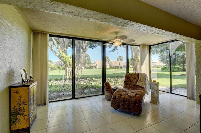 sunroom with ceiling fan