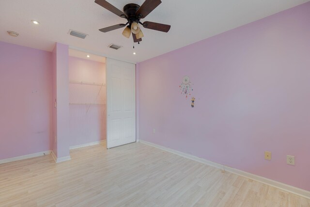 unfurnished room with light hardwood / wood-style flooring and ceiling fan