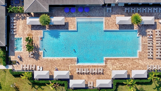 view of swimming pool