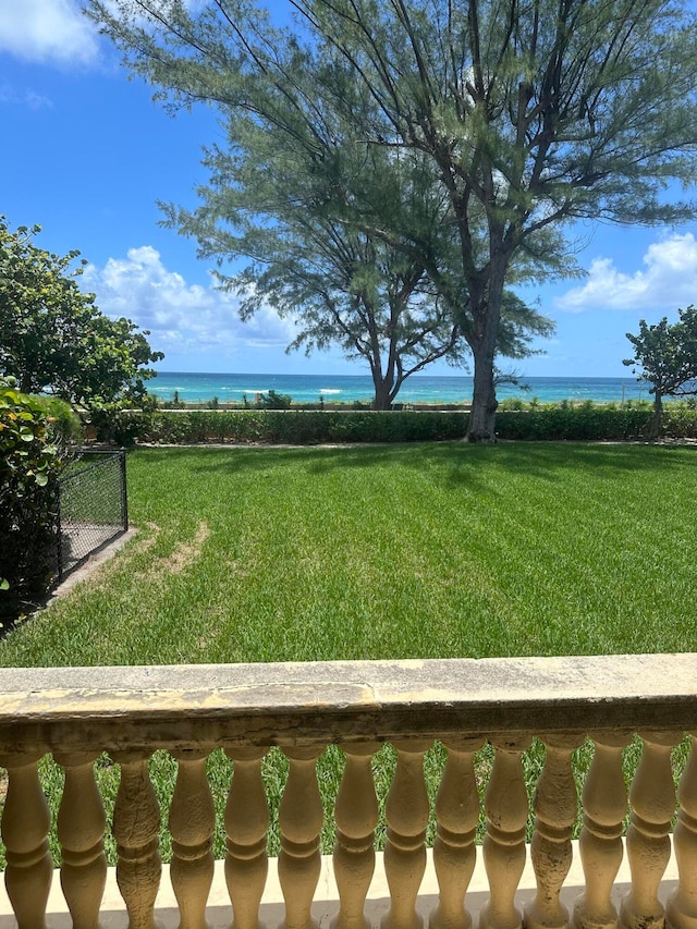 view of yard featuring a water view